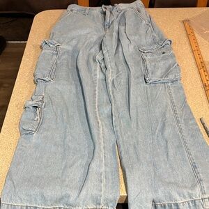 Universal Thread Men's Relaxed Light Blue Jeans